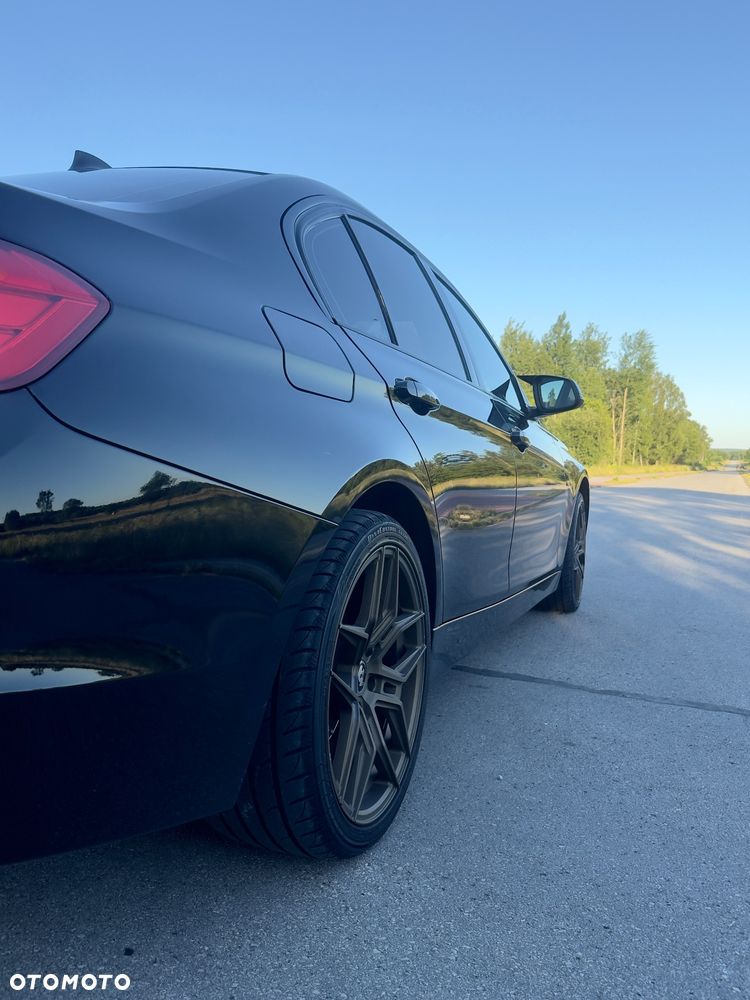 BMW Seria 3 318d Blue Performance Sport Line - 11