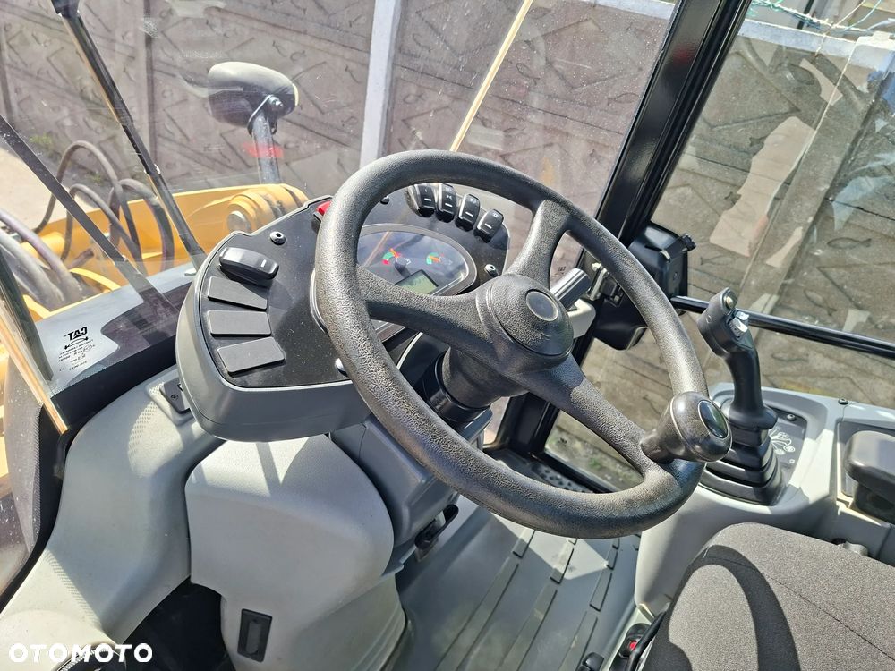 Caterpillar CAT 908 M - 23