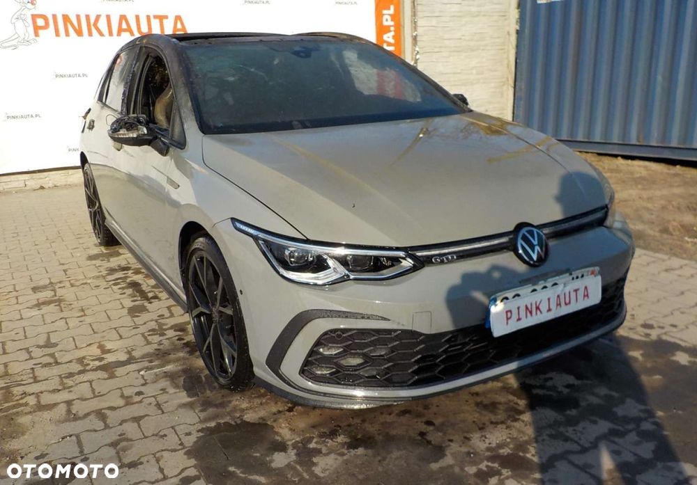 Volkswagen Golf - 1