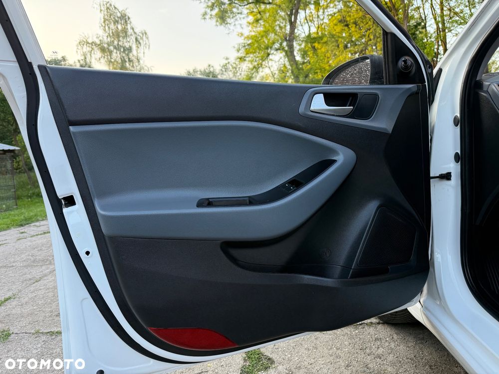 Hyundai i20 - 24