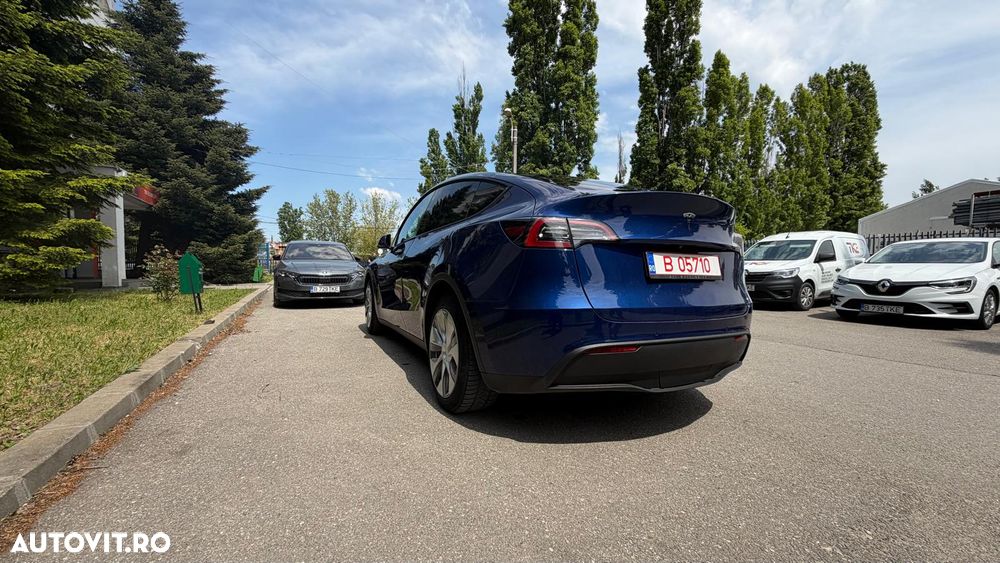 Tesla Model Y - 6