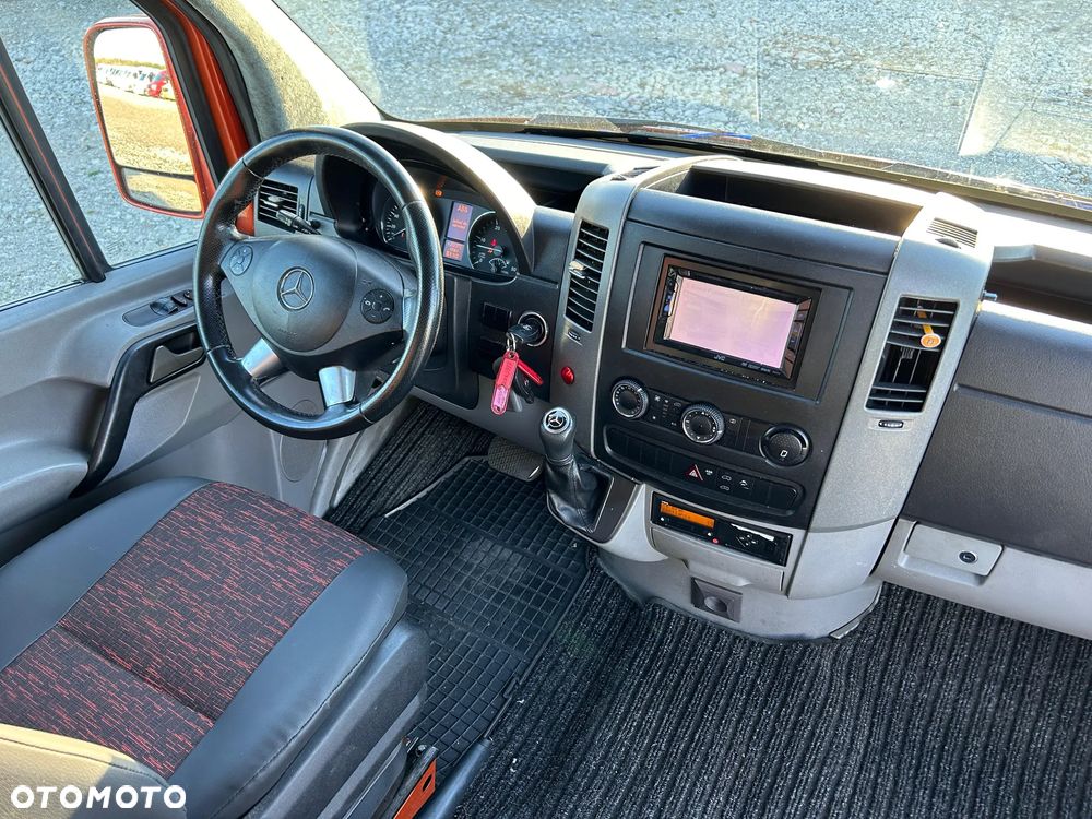 Mercedes-Benz Sprinter 519 - 12