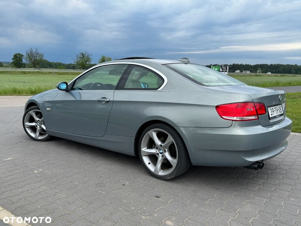 BMW Seria 3 325i - 4