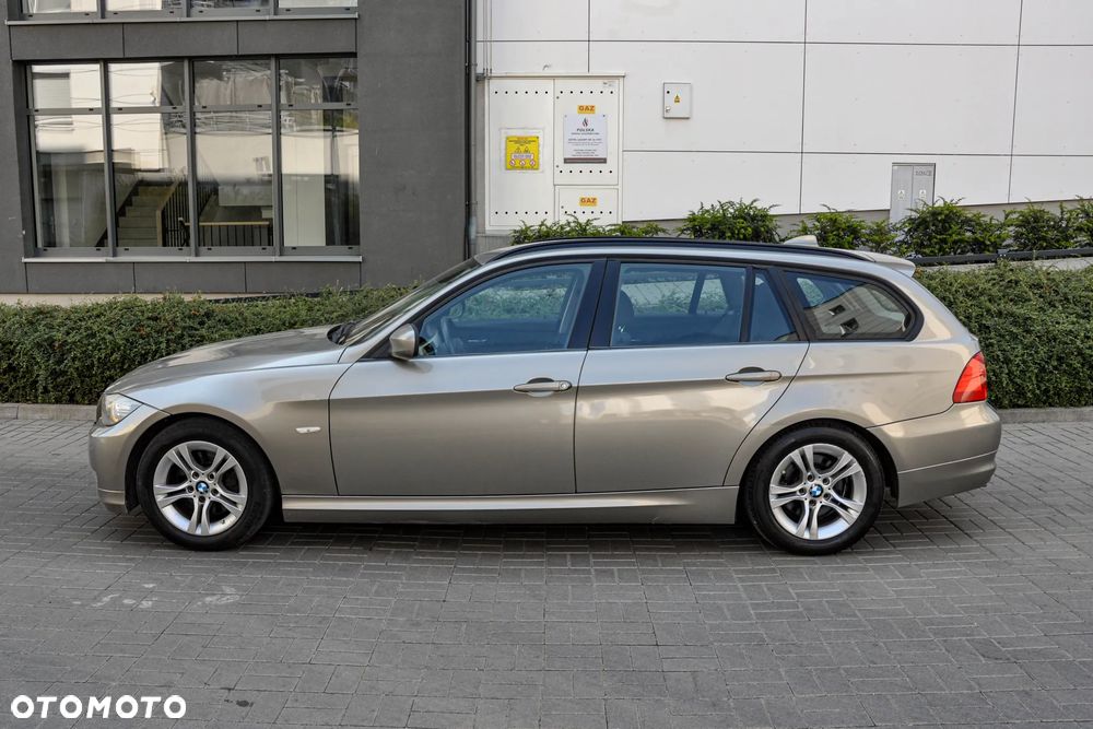 BMW Seria 3 320d DPF Efficient Dynamics Edition - 2