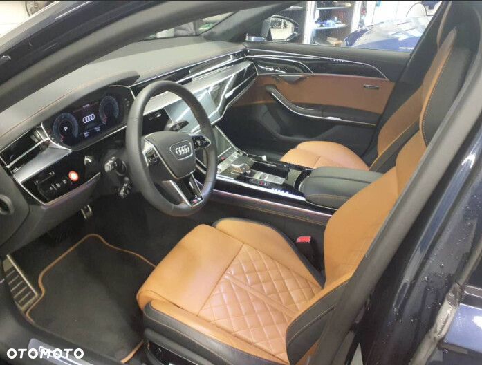 Audi A8 - 4