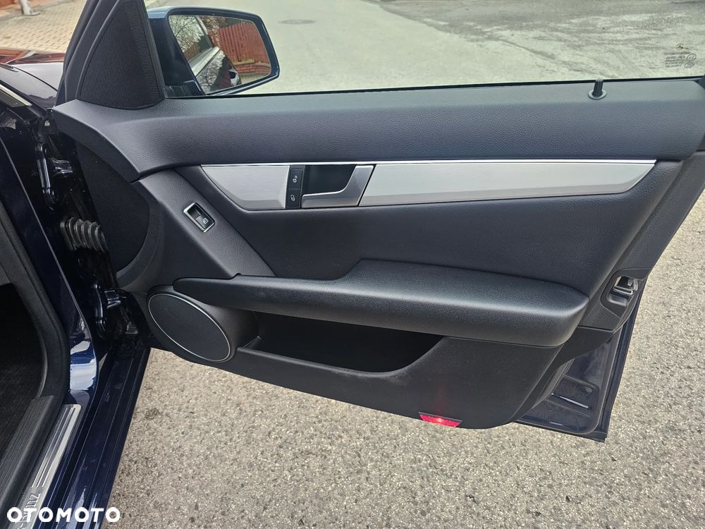 Mercedes-Benz Klasa C 200 CDI BlueEff Elegance - 23