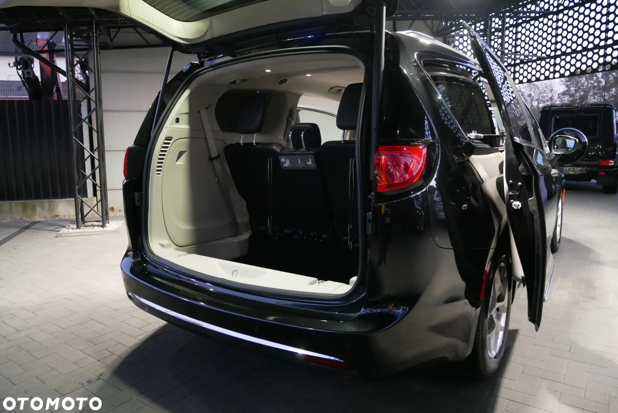 Chrysler Pacifica - 30