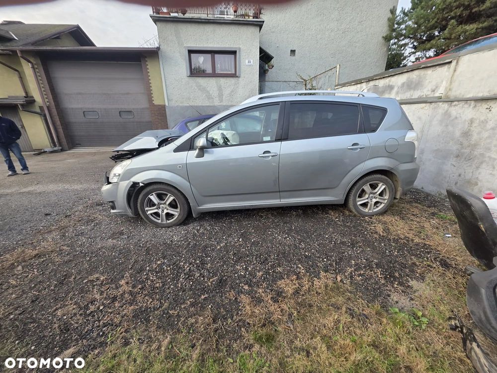 Toyota Corolla Verso 2.2 D-4D Premium - 1