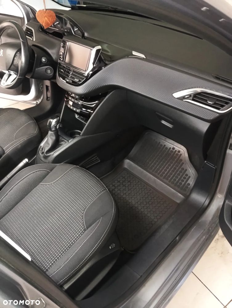 Peugeot 208 1.2 PureTech Allure - 11