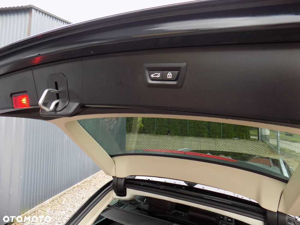 BMW Seria 5 525d Touring Sport-Aut Luxury Line - 22