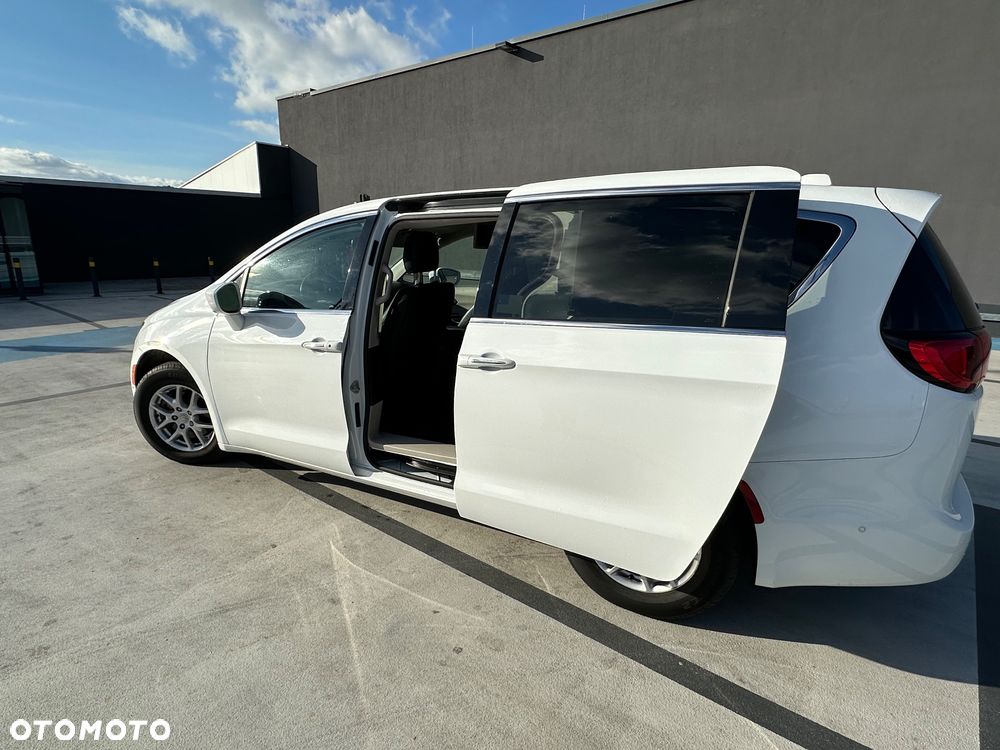 Chrysler Pacifica - 5