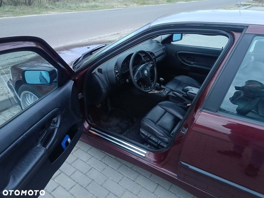 BMW Seria 3 323i - 6