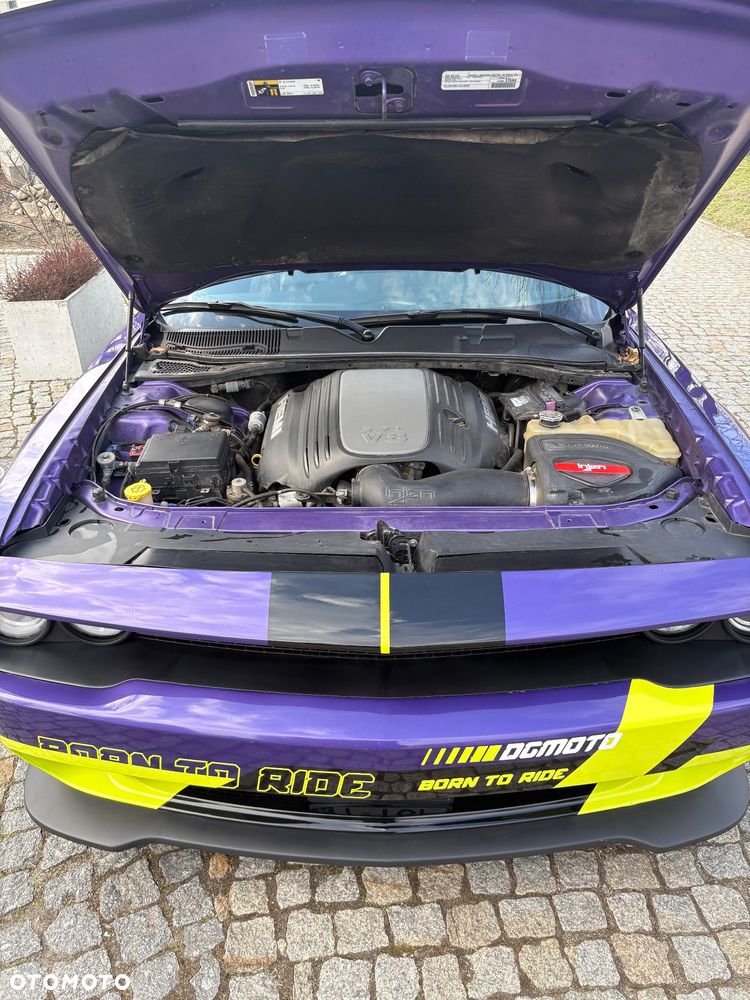 Dodge Challenger 6.1 SRT8 - 6
