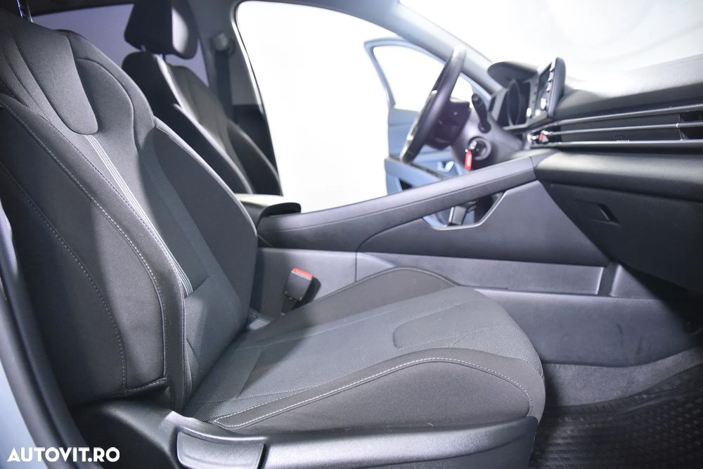 Hyundai Elantra - 12