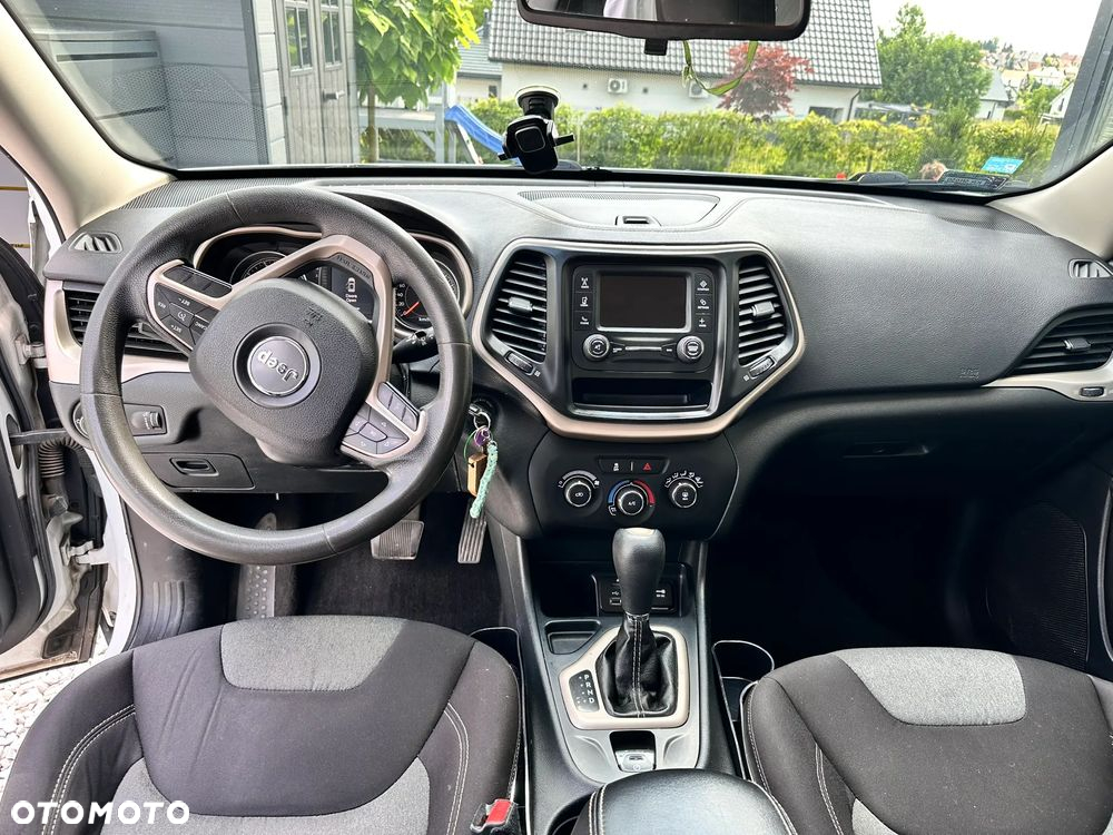 Jeep Cherokee - 10