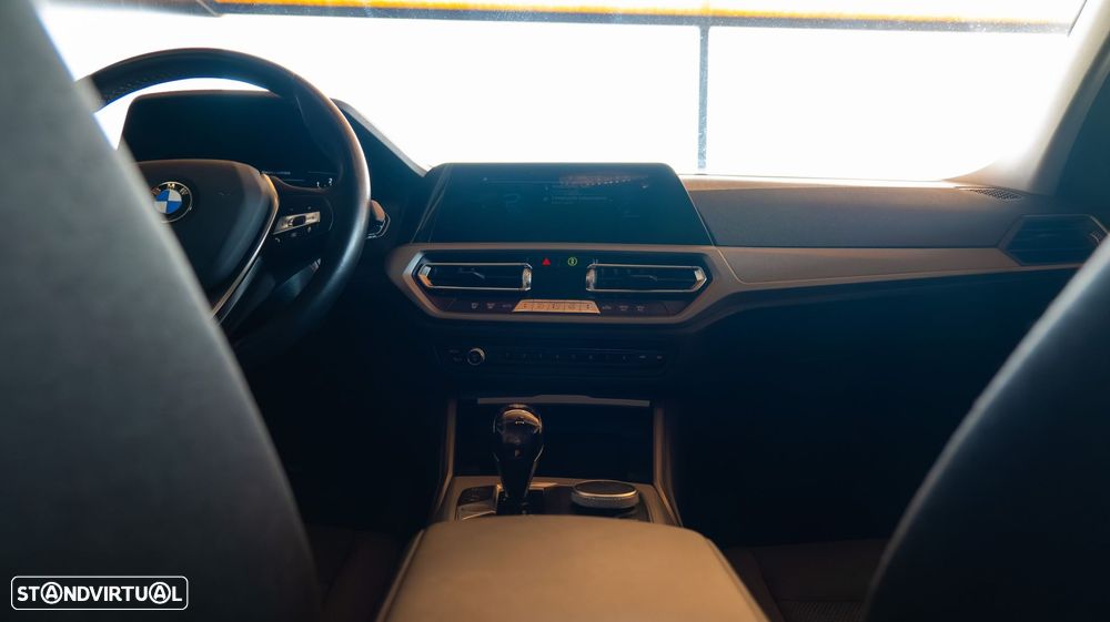 BMW 330 e Touring Corporate Edition Auto - 23