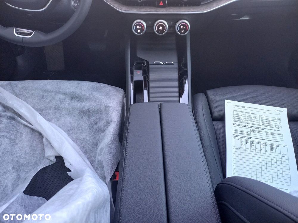 Skoda Superb 2.0 TDI SCR 4x4 L&K DSG - 10