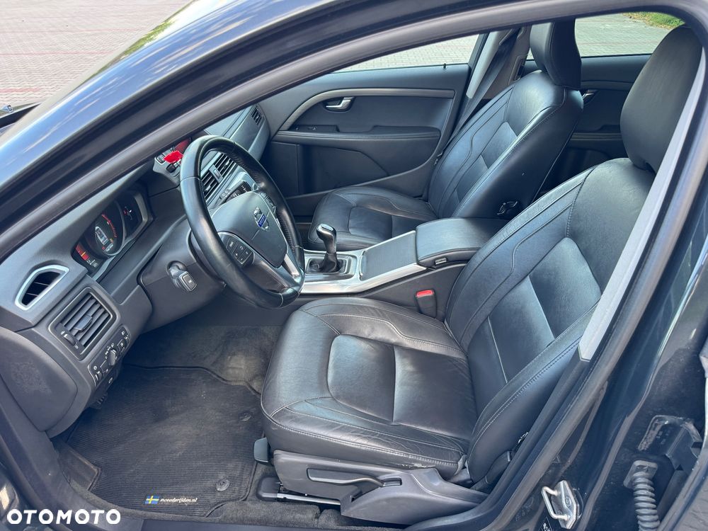 Volvo V70 D4 Momentum - 13