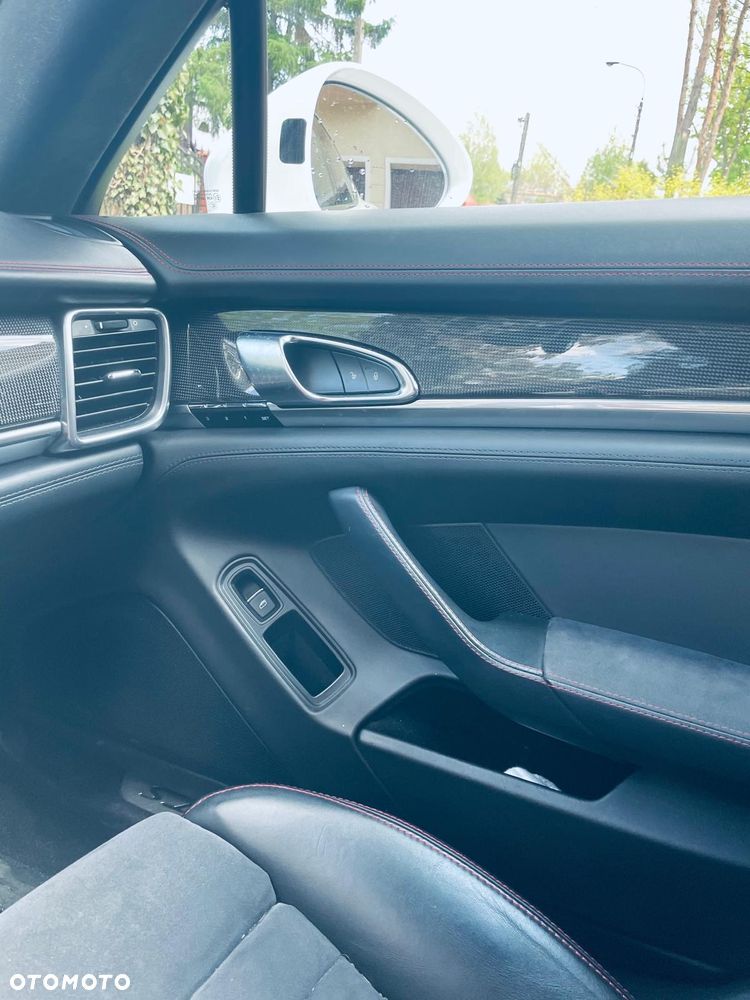 Porsche Panamera GTS PDK - 14