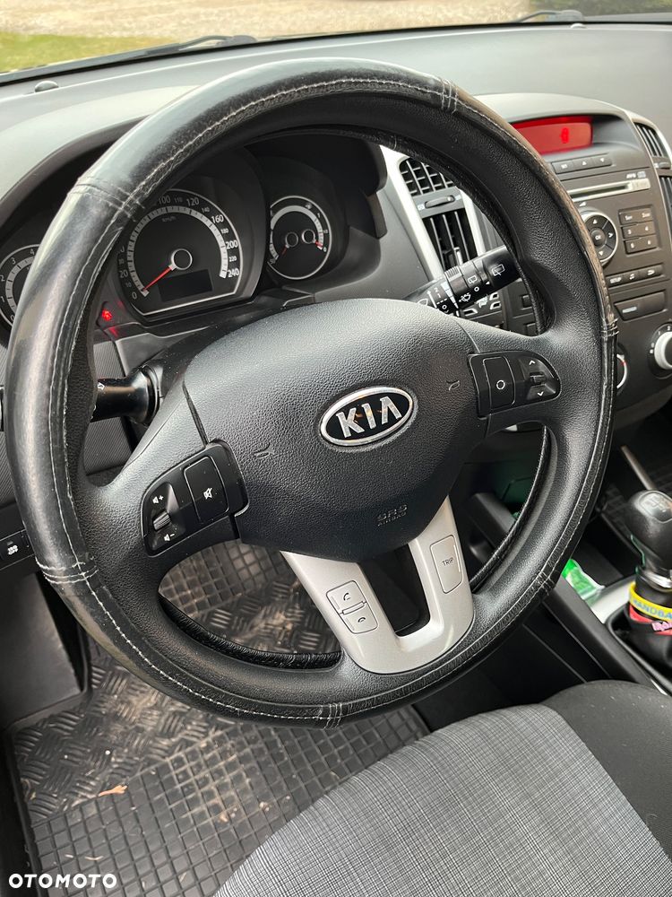 Kia Ceed 1.4 M - 11