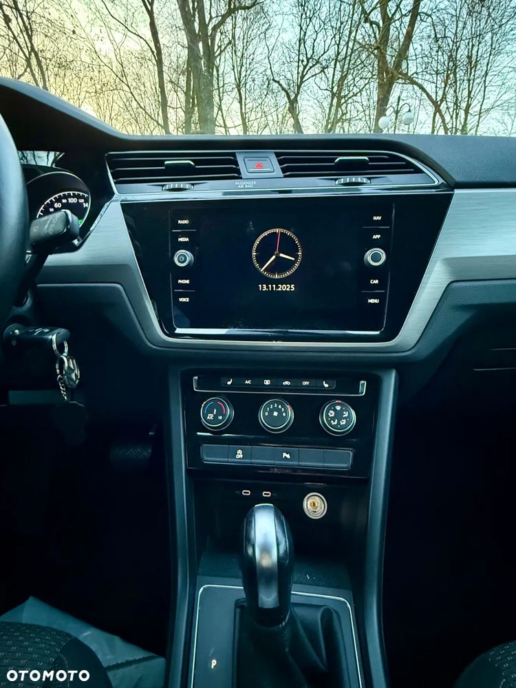 Volkswagen Touran - 17