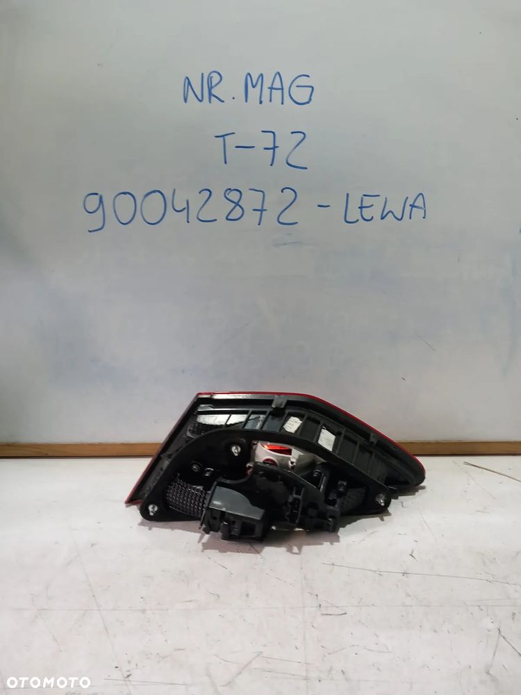 LAMPA LEWA TYŁ TYLNA W KLAPĘ SEAT LEON III 90042872 - 2