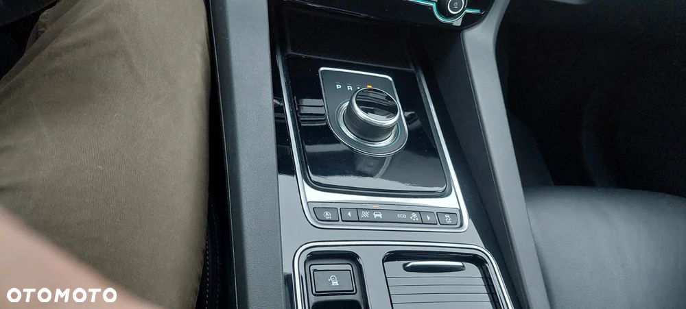 Jaguar F-Pace - 17
