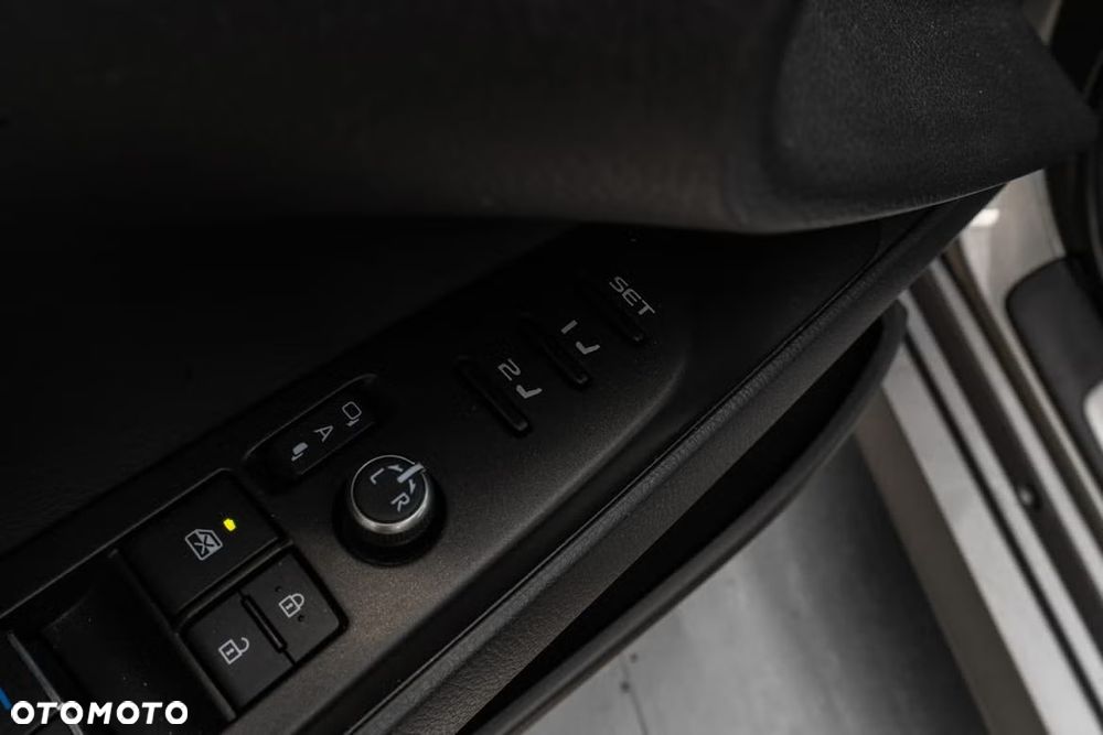 Toyota Camry 2.5 Hybrid Comfort CVT - 25