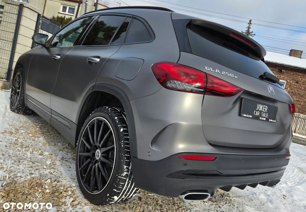 Mercedes-Benz GLA 250e AMG Line - 11