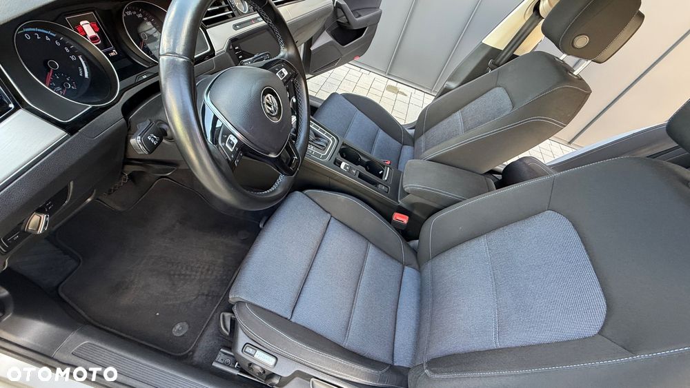 Volkswagen Passat - 19
