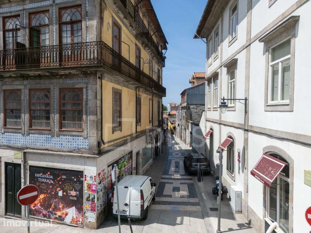 Prédio para habitação e serviços no coração do Porto - Grande imagem: 4/21