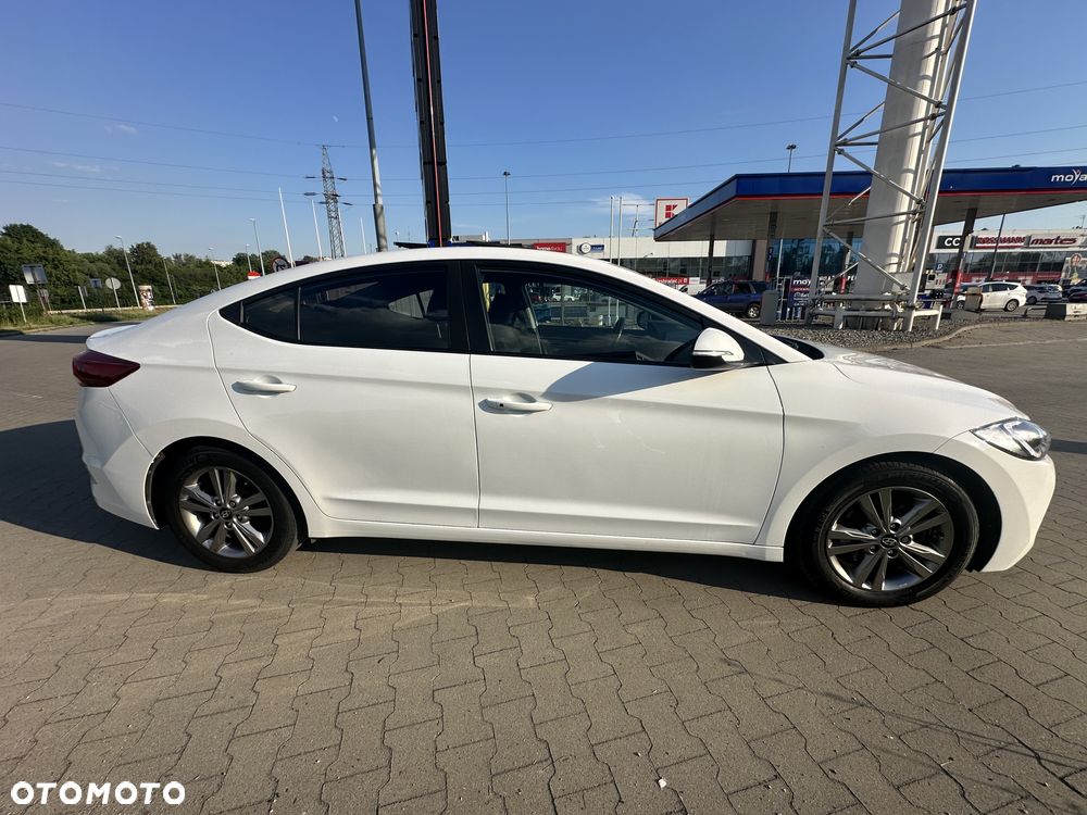 Hyundai Elantra - 10