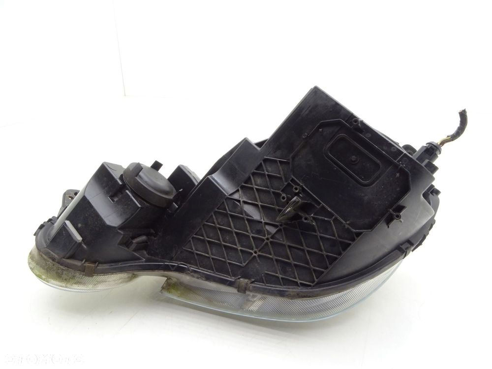 Reflektor lampa prawy przód prawa przednia uk 5l2941018a skoda yeti i 5l - 7