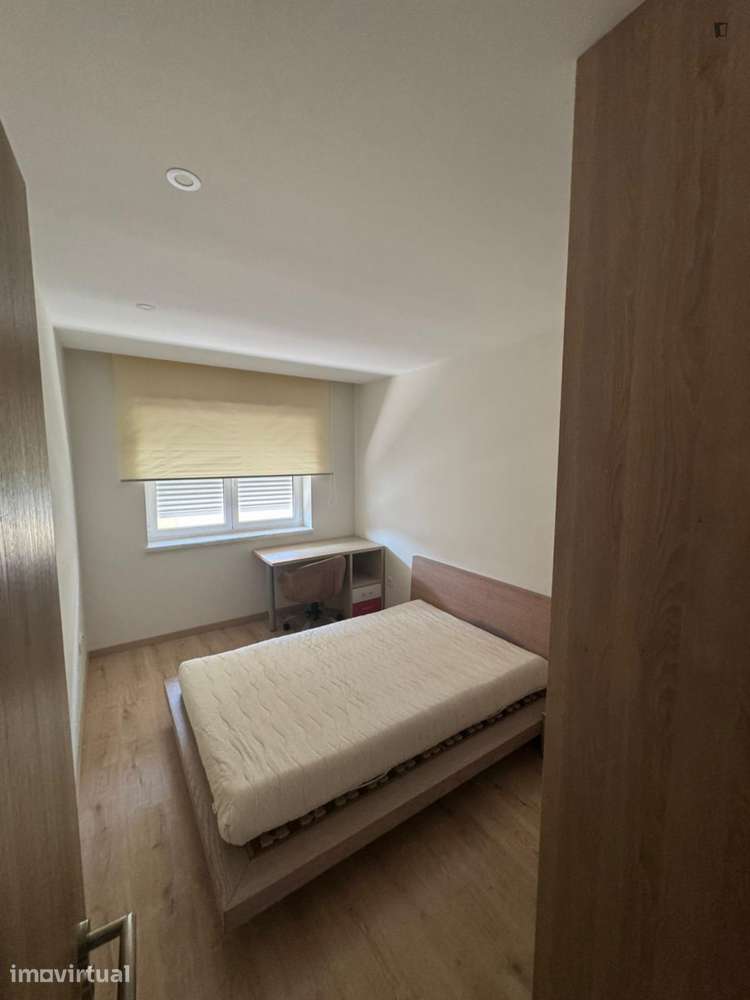 Quarto - localizado em Amadora Lisbon - Grande imagem: 2/6