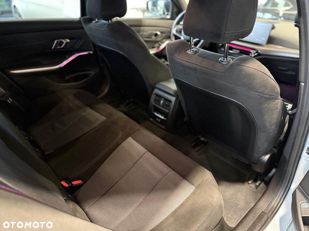 BMW Seria 3 318i M Sport - 11