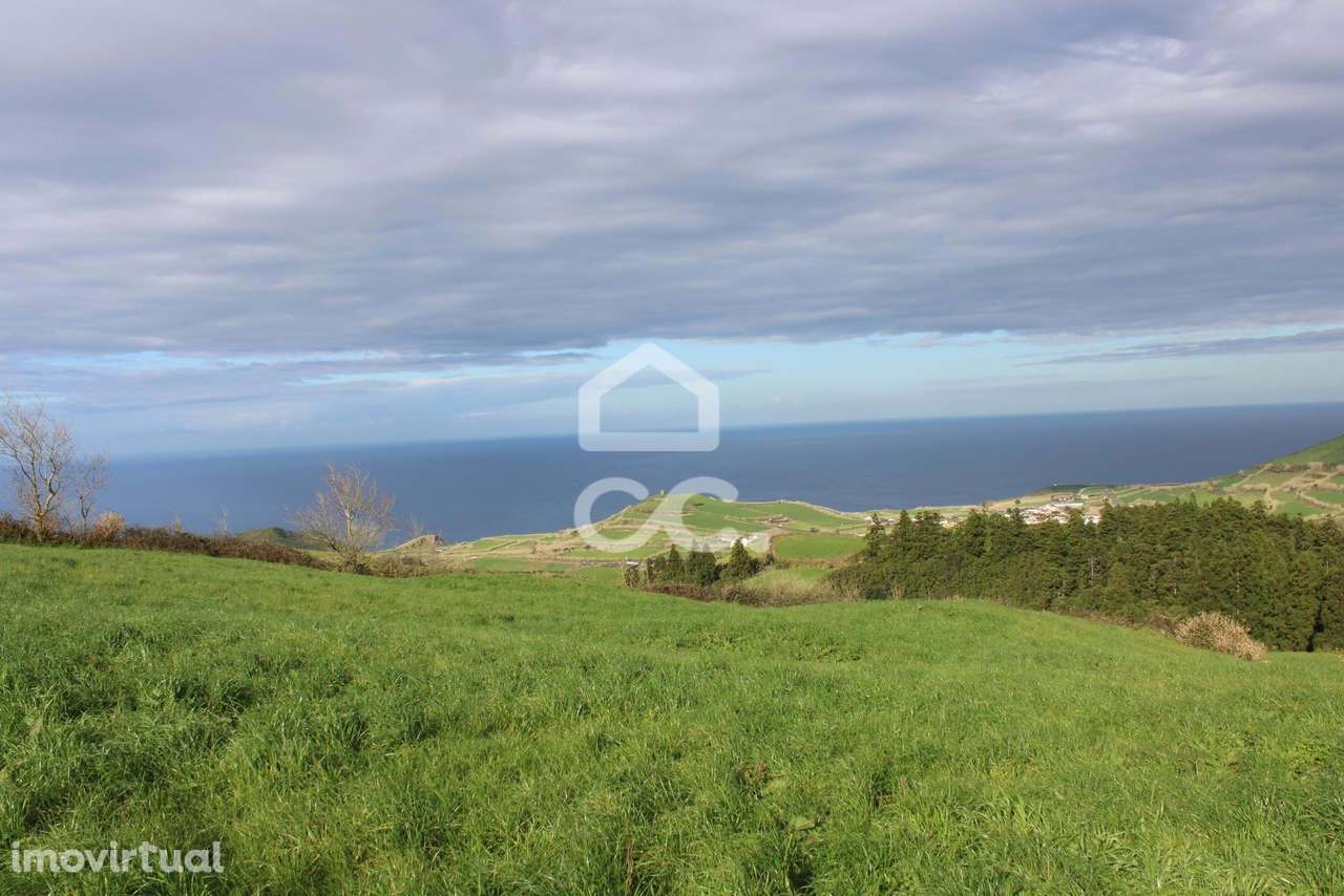 Terreno com 36.620 m2 - Ginetes - Ponta Delgada - Grande imagem: 3/9
