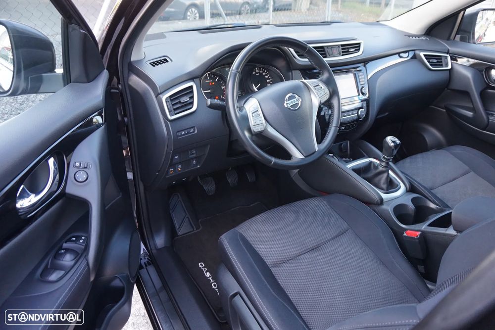Nissan Qashqai 1.5 dCi N-Connecta 18 - 19