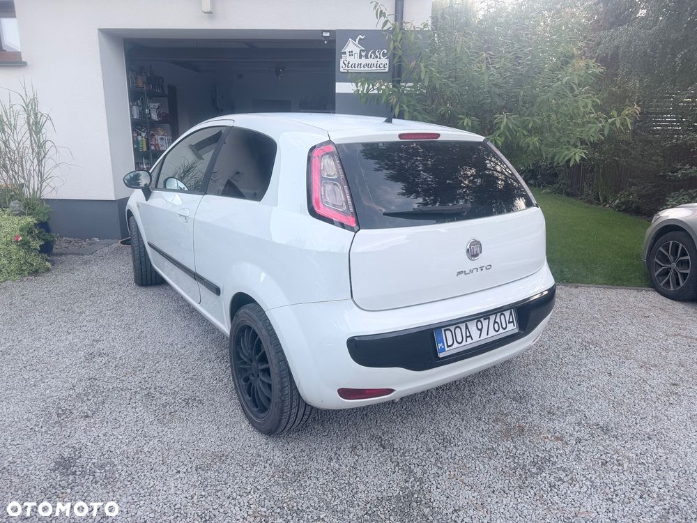 Fiat Punto 2011 photo 5