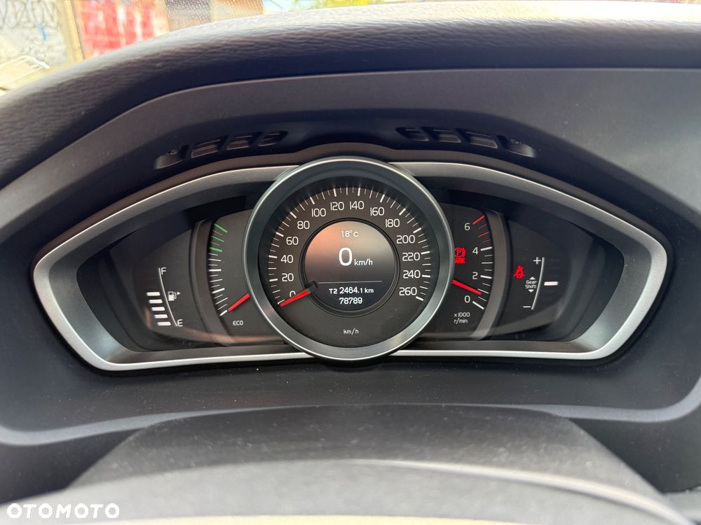 Volvo V40 D2 Drive-E Momentum - 24