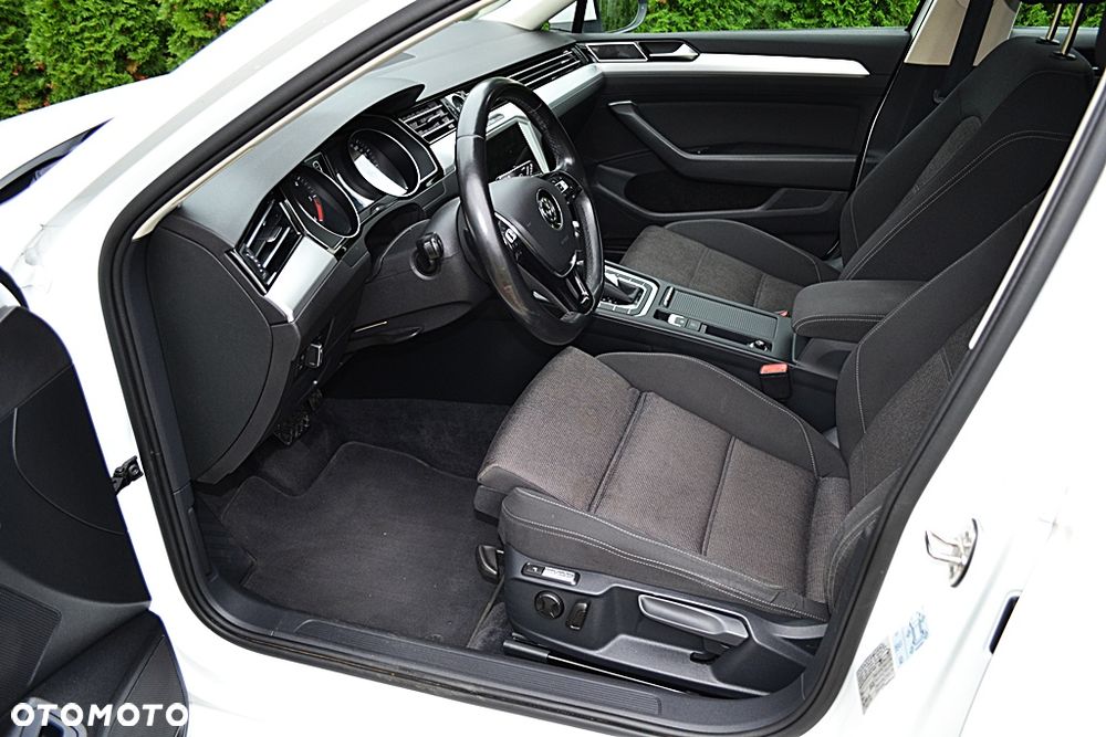 Volkswagen Passat - 10