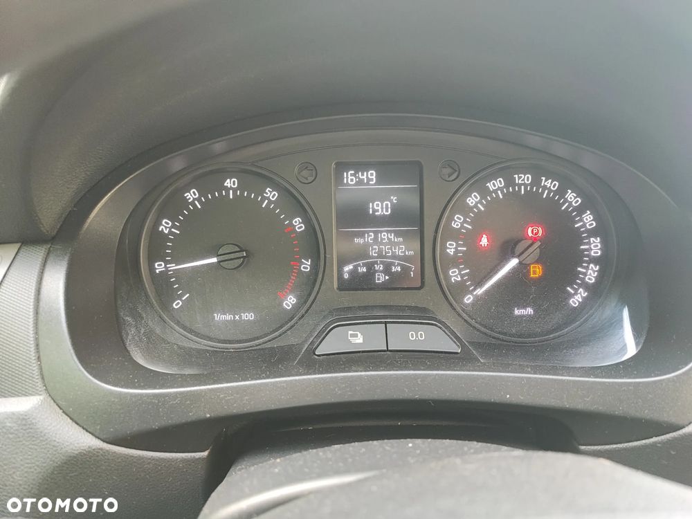 Skoda RAPID 1.2 TSI Ambition - 8