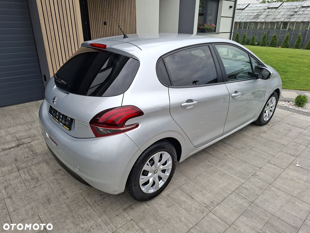 Peugeot 208 - 4