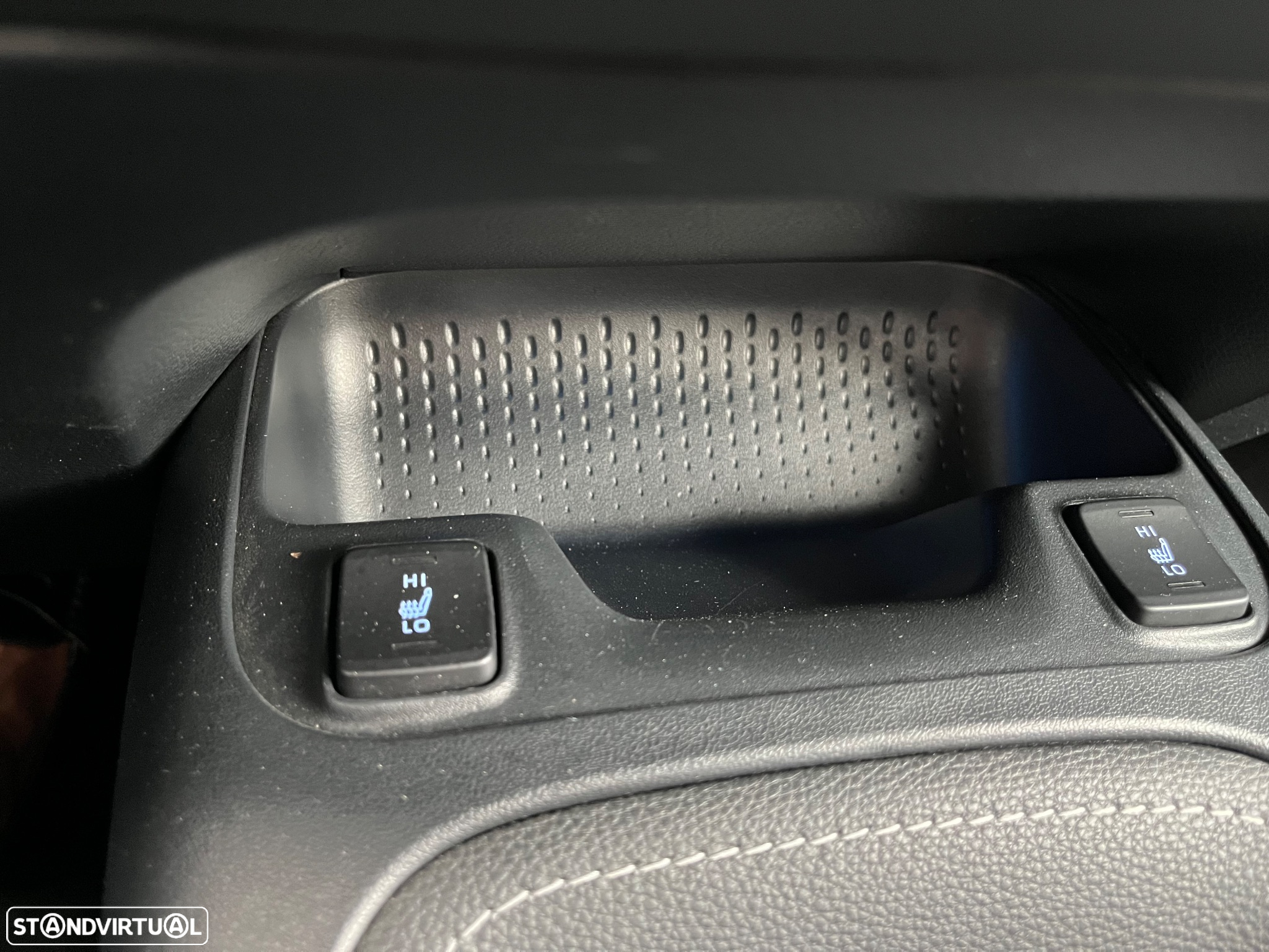 Toyota Corolla 2.0 Hybrid Luxury Black - 28