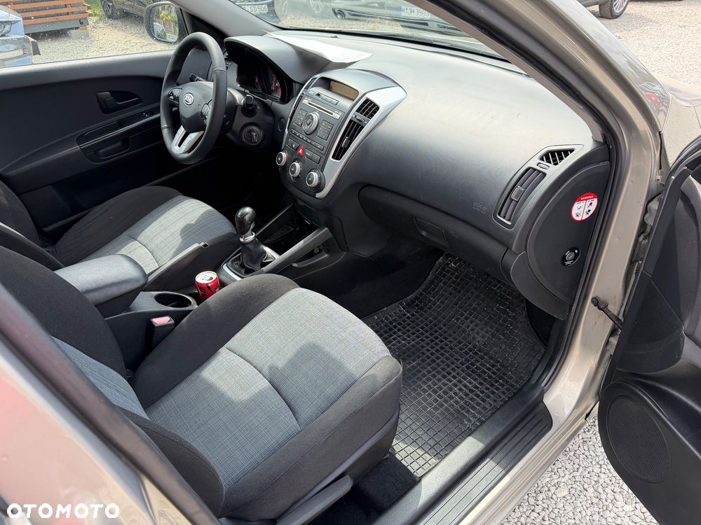 Kia Ceed 1.4 CVVT Attract - 24