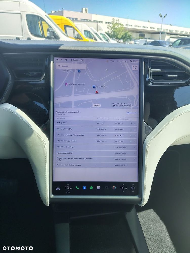 Tesla Model X - 22