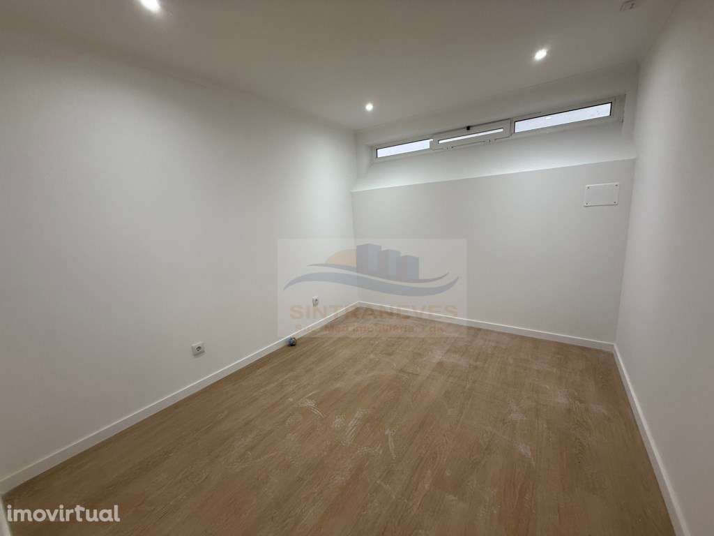 T2 Remodelado na Praça da Igreja - Como Novo, com Quintal e Garanti... - Grande imagem: 3/14