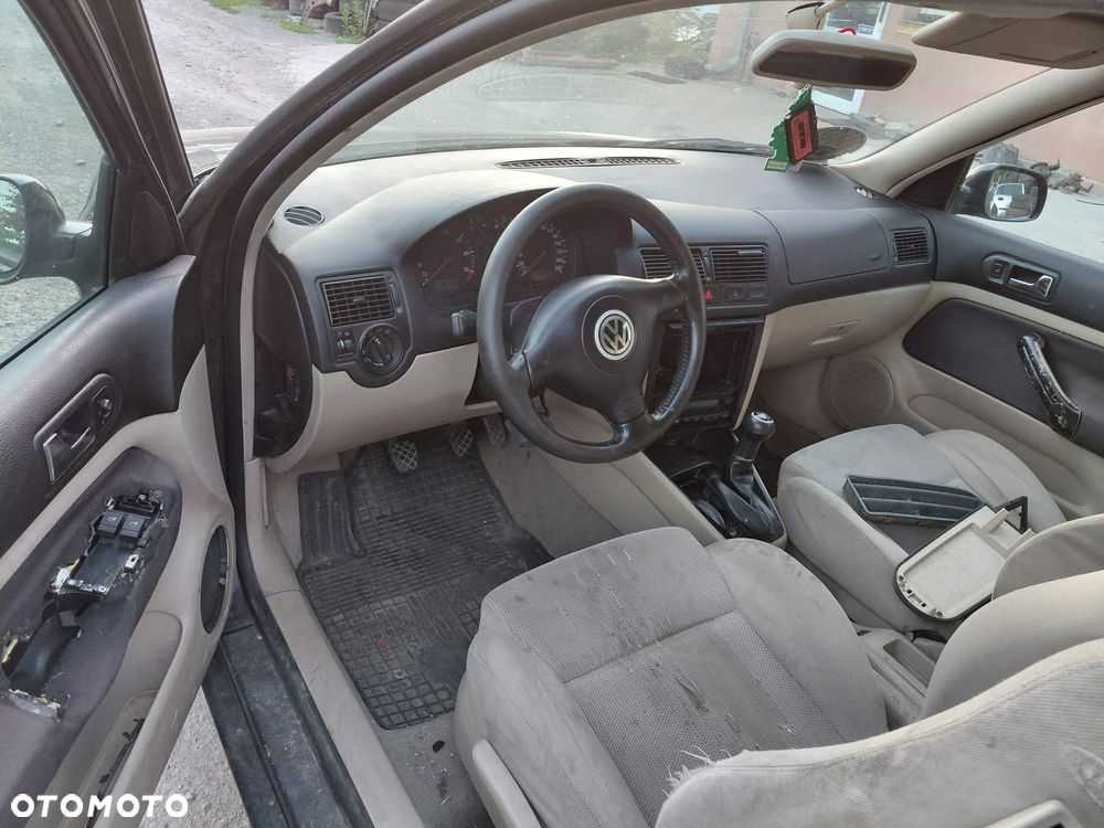 części do VW Golf IV 1.6 16V 99r czarny 3 - drzwi - 3