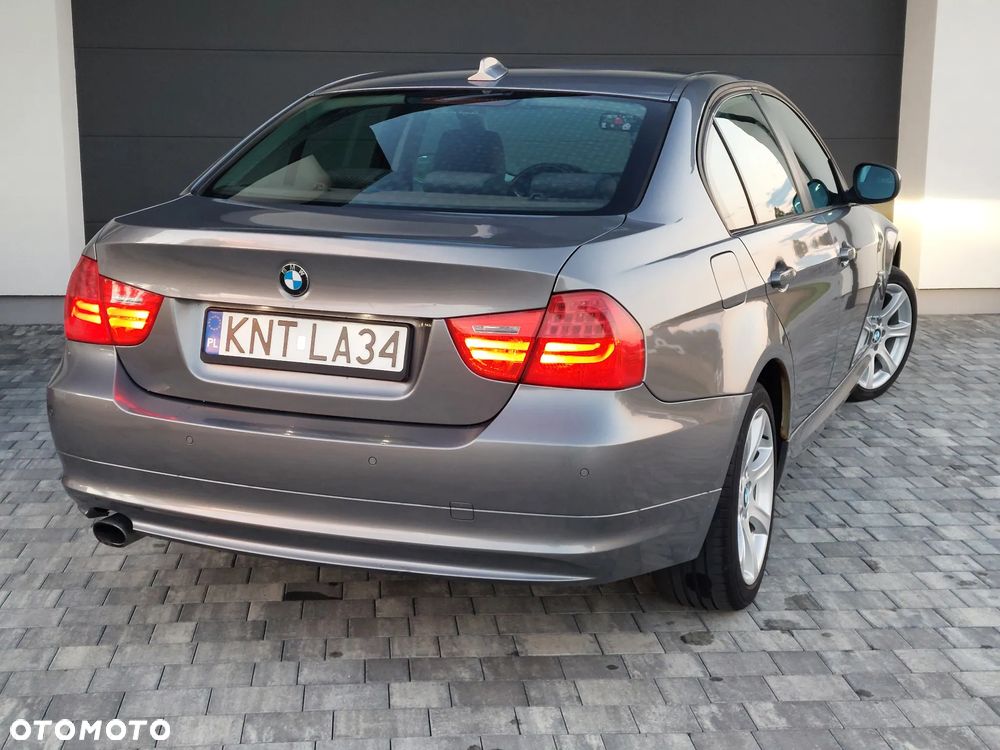 BMW Seria 3 320d xDrive DPF - 1