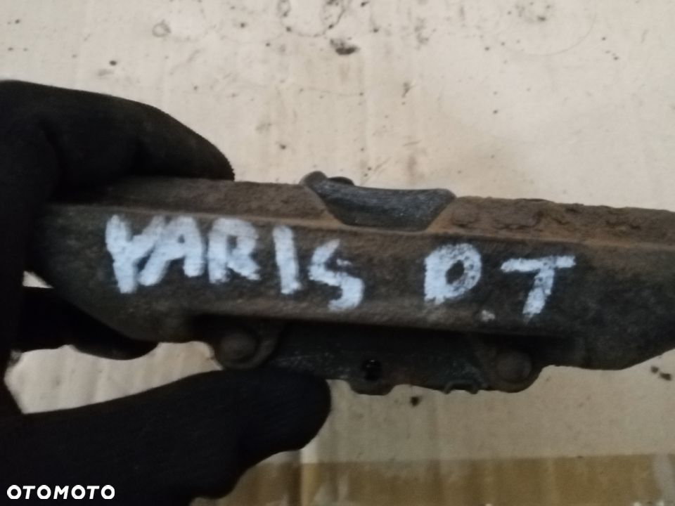 Zacisk hamulcowy prawy tył tylny Toyota Yaris I - 5