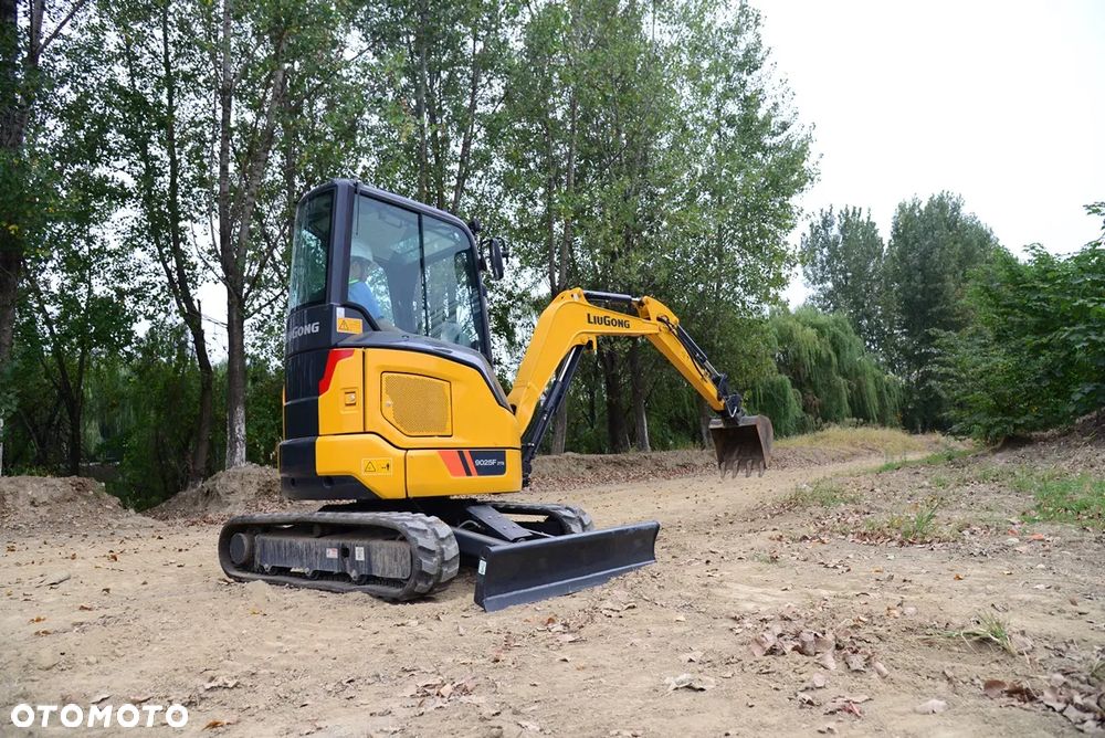 Liu Gong 9027F - 2